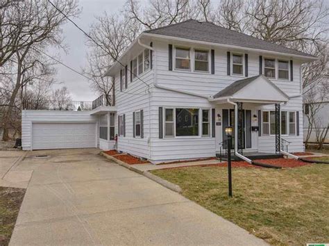 The 916 Square Feet home is a 2 beds, 1 bath single-family home. . Sioux city zillow